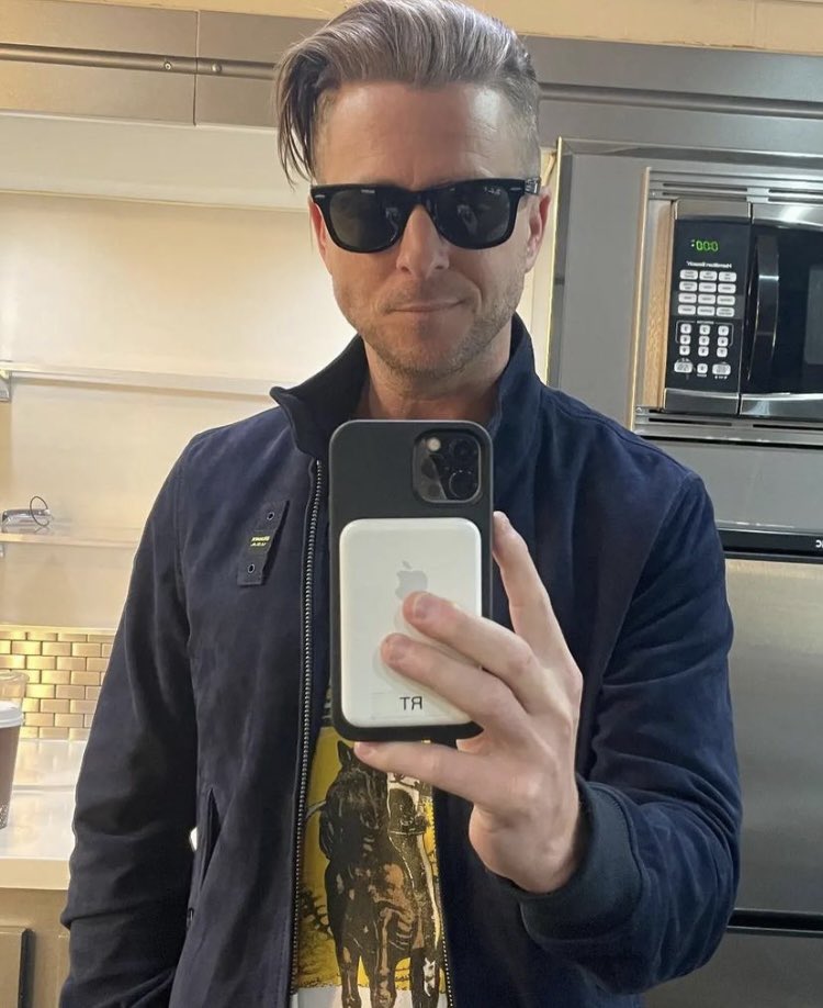 toficus's tweet image. Mr.Cool😎