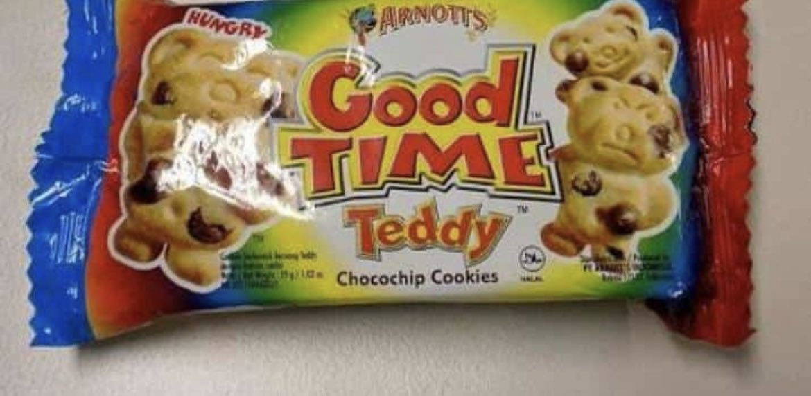 txtdrkuliner's tweet photo. Kalian sibuk memikirkan quarter life crisis tanpa sadar snack ini sudah engga ada di pasaran https://t.co/DvtyAEpi6e