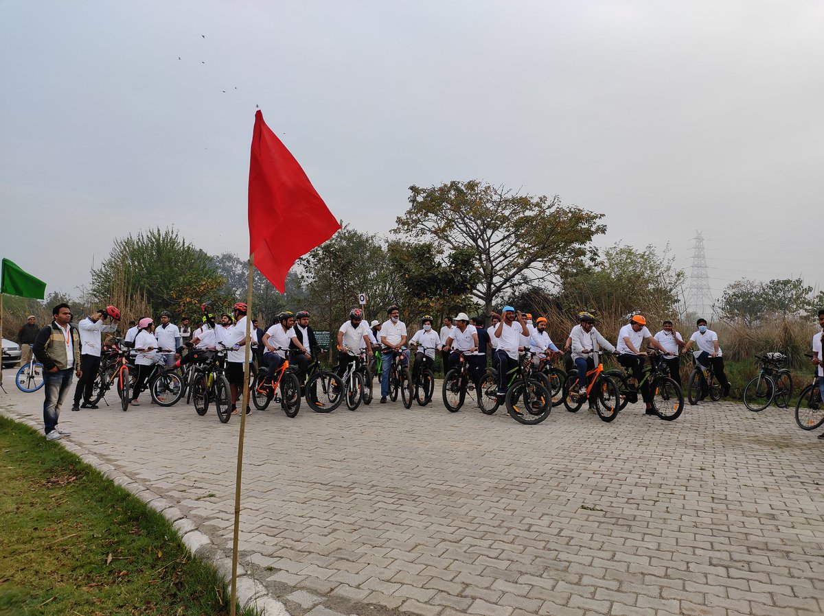 official_dda's tweet photo. आवर्तन रैली - the concluding event for ‘Azadi ka Amrit Mahotsav’ was held this Sunday that was flagged off from Asita west and passing along Raj Ghat and other memorials of national importance taking a 9km route along Yamuna. About 80-100 cyclists participated in the rally.
#DDA https://t.co/JI6Uo7NToy