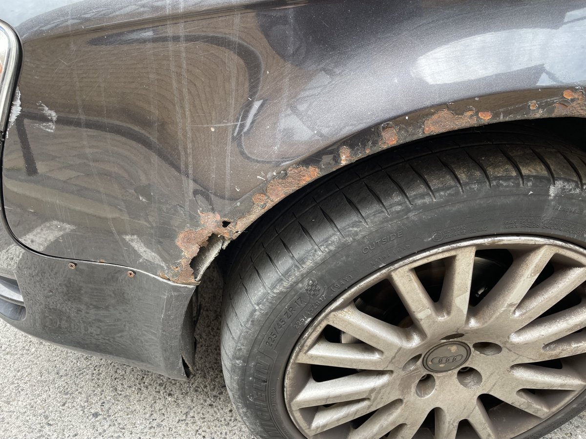carchumpodcast's tweet photo. Rusty A4. Otherwise immaculately maintained; check out those bumper self-tappers. 

Car-Chum podcast: never rusty, crusty or screwed up. https://t.co/flHONZ9hkm

#audi #audia4 #a4 #b7 #a4b7 #rust #rusty #rustycar #selftappingscrews #brakedust #car #cars #vorsprungdurchtechnik https://t.co/Rung2Vl1GR