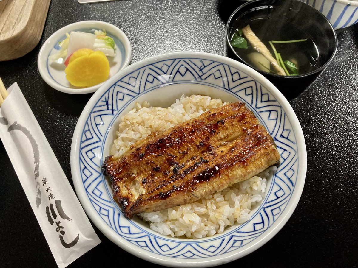 Sugar3210's tweet photo. 数年ぶりに川よしの鰻丼食べれた〜！
ここの鰻はホントに美味しい😋
最後はお茶漬けにして、完ぺきでした！
#青森
#川よし https://t.co/ns0wiWNsjc