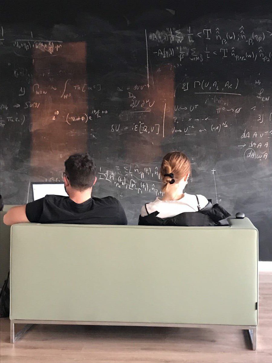 MCS_Sissa's tweet photo. La lavagna del sesto piano della SISSA trasforma simboli, numeri e lettere in una opera d'arte insieme ai ricercatori e agli studenti del master @MCS_Sissa. https://t.co/vZZAmCEgqo