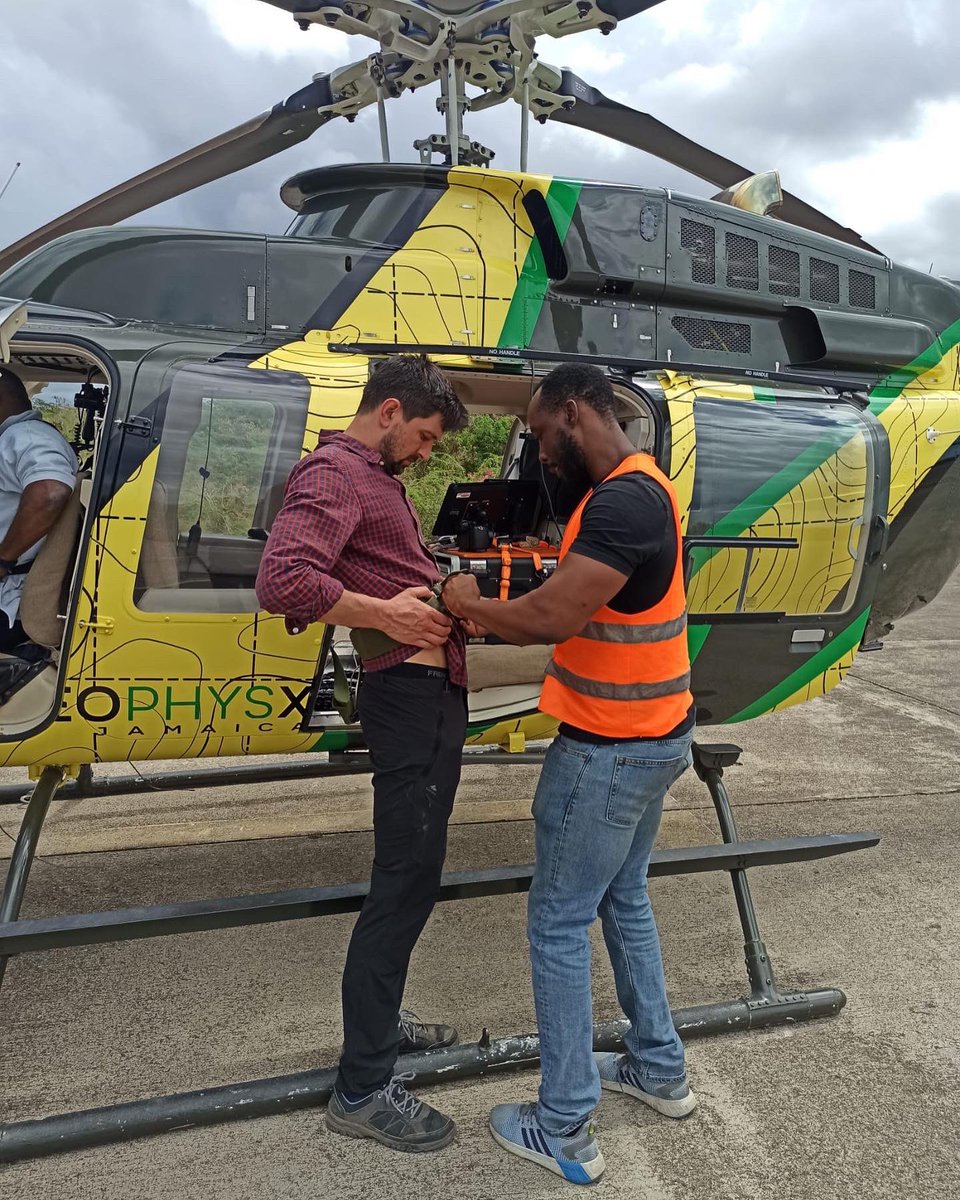 CritProductions's tweet photo. A pleasure to be back in #Jamaica with the Geophysx Jamaica crew 🇯🇲⛏
☀️ Expect more sunny content in the upcoming days!
#SpotlightMining #juniormining #mining #miningexploration #miningsite #miningsitevisit #videocrew https://t.co/YxH2LNU6D0