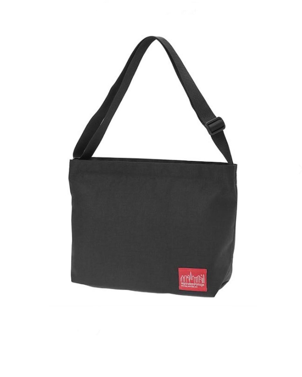 mp_expocity's tweet photo. 【Clearview Shoulder Bag NYC Print 2022SS】
⁡
number:#MP1482NYC22SS
Color: Black
Price:¥11,000(tax in)
Size: 横44×高さ30.5×マチ14.5cm
Staff:156cm https://t.co/KS00CbGoYg