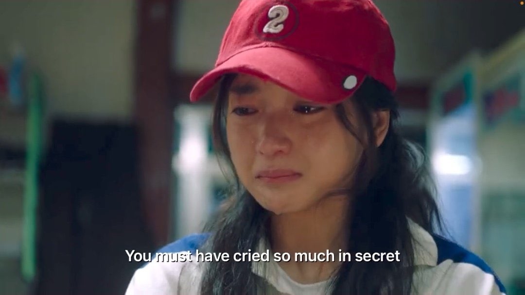 MeahB_army's tweet photo. Cliché as it is but I cried in this scene so much. I’m glad the strangers recognizes her win and somehow give her comfort of how hurt she was. So relief when Yi Jin was able to give her justice for being the golden medalist 🙌🏻 😮‍💨   #TwentyFiveTwentyOneEp7 #TwentyFiveTwentyOne https://t.co/M2v2eqsez7