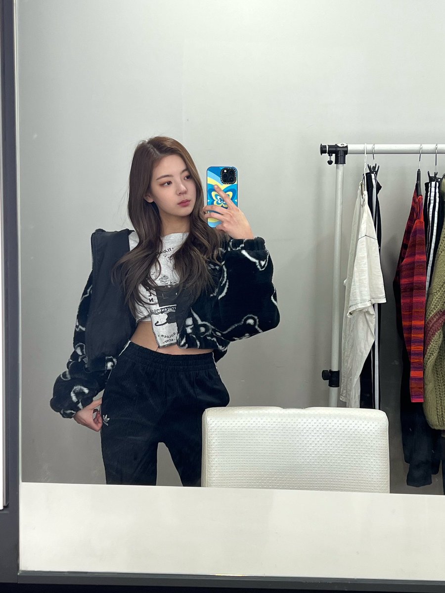 allthelia's tweet photo. bbl

L : i dyed my hair

more… in the replies.. going crazy… https://t.co/wlRqkG7LLa