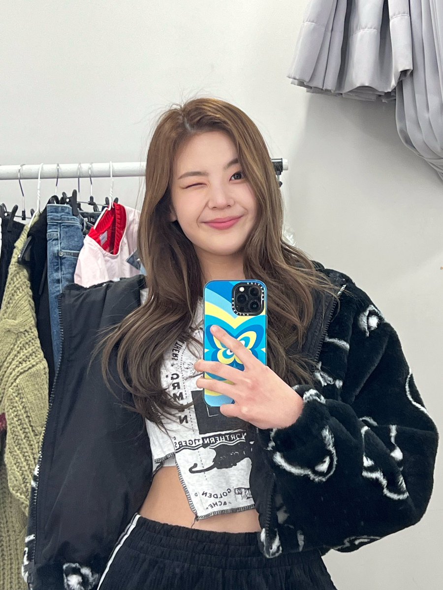 allthelia's tweet photo. bbl

L : i dyed my hair

more… in the replies.. going crazy… https://t.co/wlRqkG7LLa