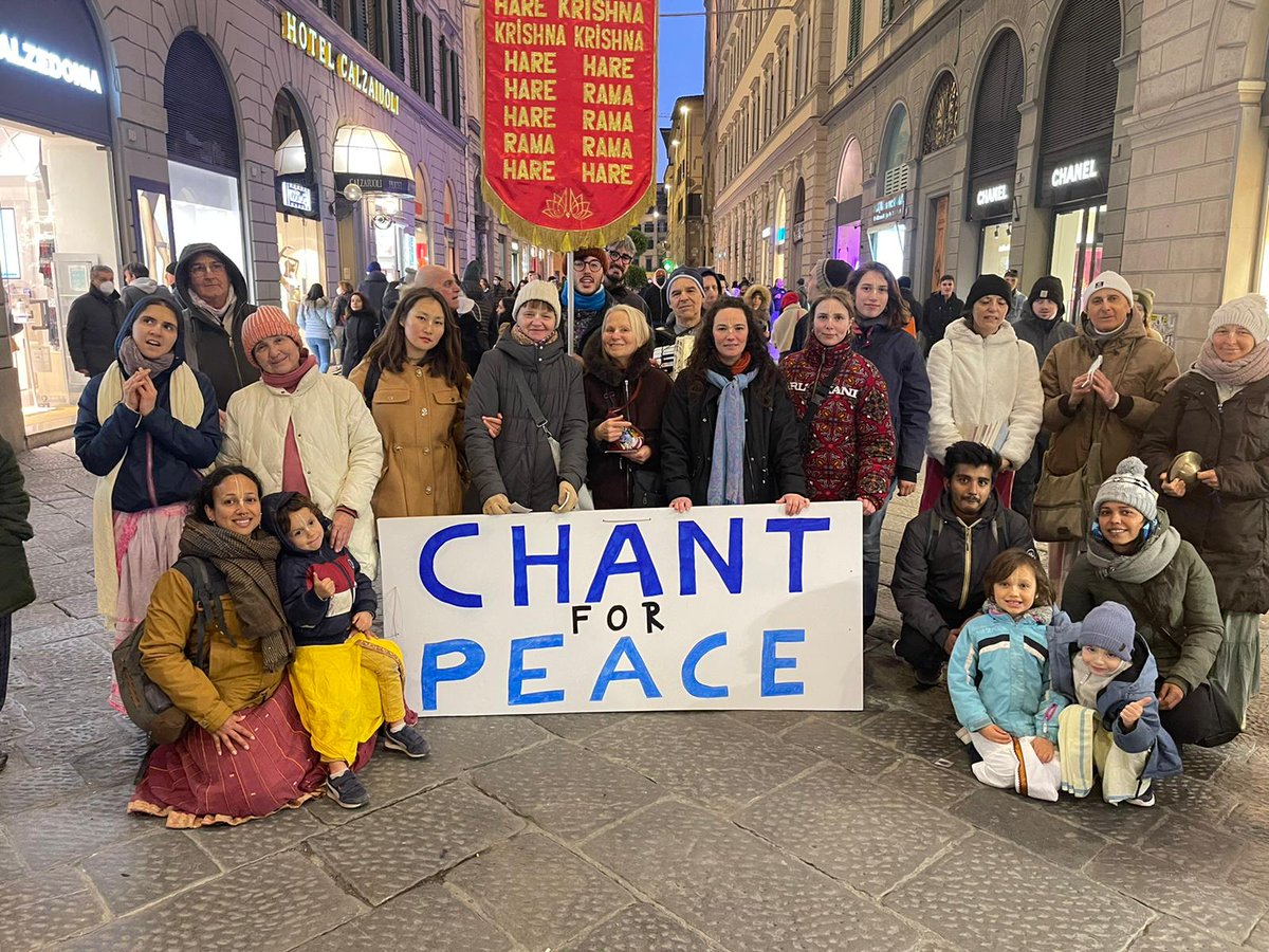 iskcon's tweet photo. #ChantforPeace - Florence, Italy https://t.co/KcoAKx89cx