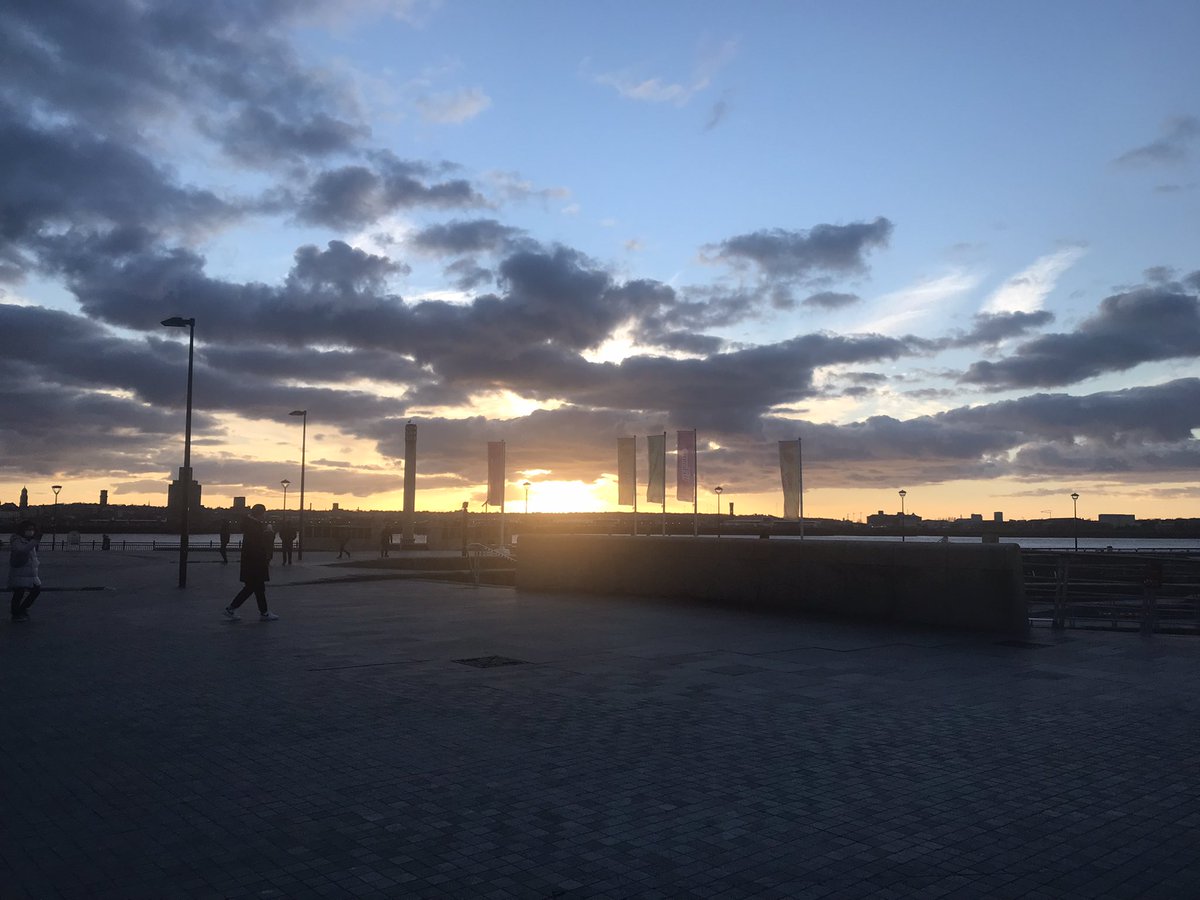 NatHistShips's tweet photo. My phone ran out of battery and I got busy at the post-conference drinks, but I meant to post this sunset picture and sign off! 🌀 Thanks so much for having me for a Twitter takeover, I hope you enjoyed the conference proceedings @CITiZAN1 #ConnectingCoasts ⚓️🌊⛵️ - @abi_allxn https://t.co/A2bB3wtdAX