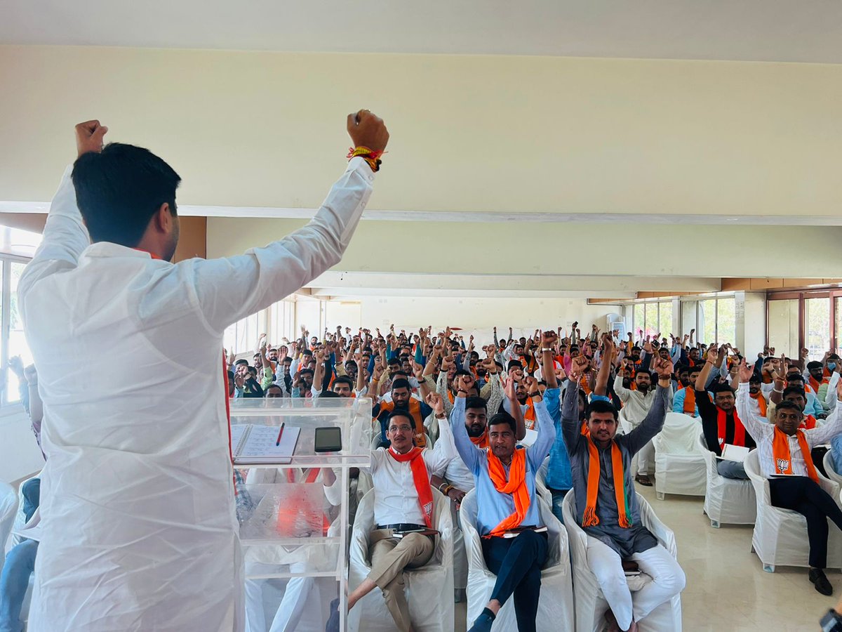 DrPrashantkorat's tweet photo. કર્ણાવતી મહાનગરના ઉમિયા કેમ્પસ, સોલા ખાતે ઉત્તર ગુજરાત ઝોન યુવા મોરચાના કાર્યકર્તાઓ સાથે બેઠક યોજી, સંગઠનને સશક્ત કરવા અંગેના વિવિધ મહત્વપૂર્ણ મુદ્દાઓ અને આગામી સંગઠનાત્મક કાર્યક્રમો અંગે સવિસ્તાર ચર્ચા- વિચારણા કરી.(1/2) https://t.co/Dahy7ib2L3