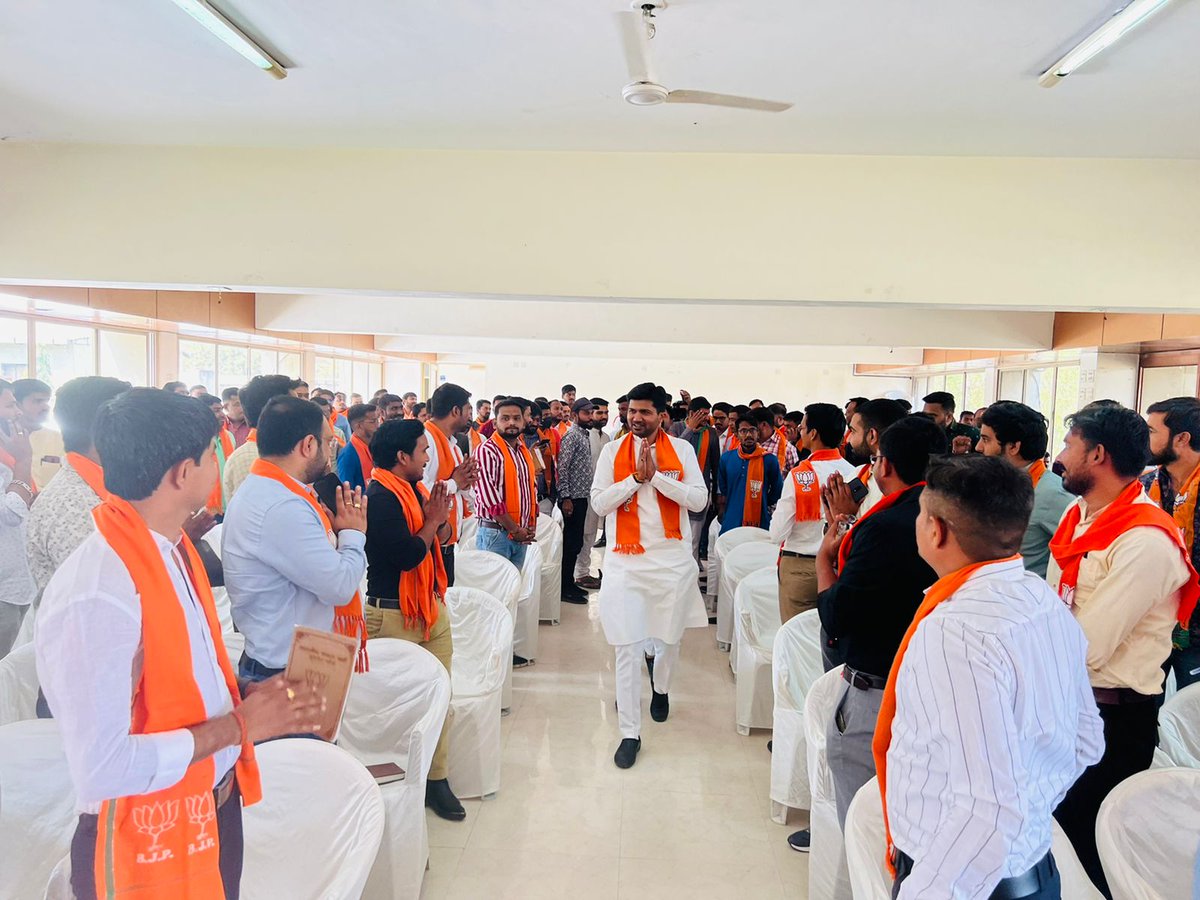 DrPrashantkorat's tweet photo. કર્ણાવતી મહાનગરના ઉમિયા કેમ્પસ, સોલા ખાતે ઉત્તર ગુજરાત ઝોન યુવા મોરચાના કાર્યકર્તાઓ સાથે બેઠક યોજી, સંગઠનને સશક્ત કરવા અંગેના વિવિધ મહત્વપૂર્ણ મુદ્દાઓ અને આગામી સંગઠનાત્મક કાર્યક્રમો અંગે સવિસ્તાર ચર્ચા- વિચારણા કરી.(1/2) https://t.co/Dahy7ib2L3
