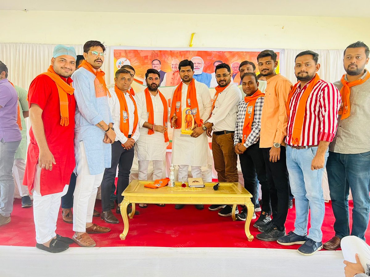 DrPrashantkorat's tweet photo. કર્ણાવતી મહાનગરના ઉમિયા કેમ્પસ, સોલા ખાતે ઉત્તર ગુજરાત ઝોન યુવા મોરચાના કાર્યકર્તાઓ સાથે બેઠક યોજી, સંગઠનને સશક્ત કરવા અંગેના વિવિધ મહત્વપૂર્ણ મુદ્દાઓ અને આગામી સંગઠનાત્મક કાર્યક્રમો અંગે સવિસ્તાર ચર્ચા- વિચારણા કરી.(1/2) https://t.co/Dahy7ib2L3