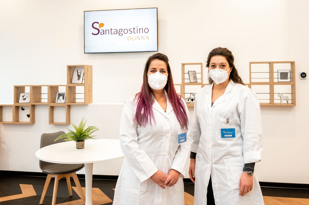 Sara Gaita, ginecologa, e Michela Bardino, ostetrica, nella sede di Santagostino Donna. 
#FaccedaSantagostino