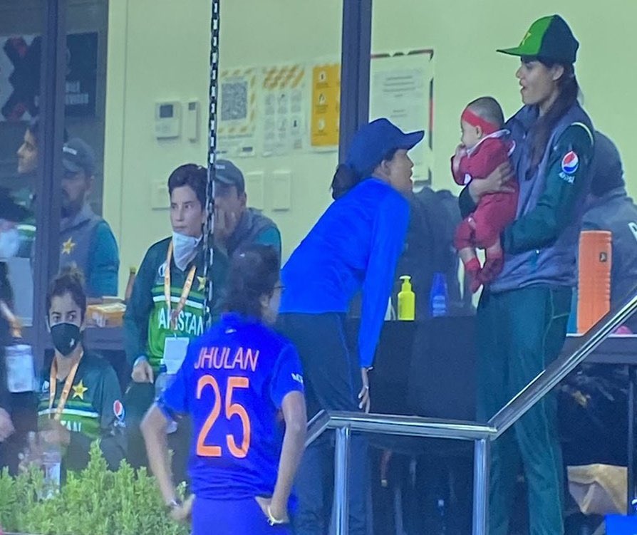 Indian women's team win hearts by playing with Pakistan captain Bismah Maroof's baby - SEE PIC | Cricket News | Zee News