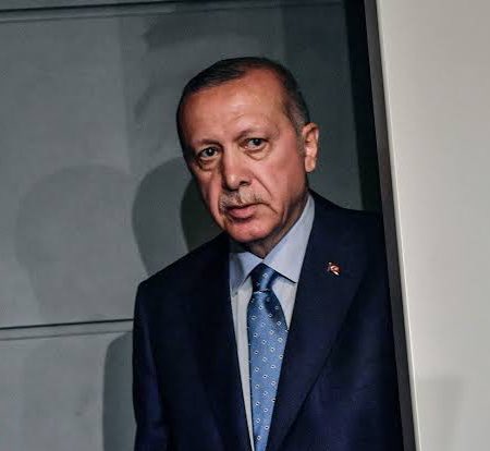 Biri Kıbrıs’ı aldı, söylemediklerini bırakmadılar.

Diğeri ne varsa sattı, 20 yıldır alkışlıyorlar.

#BunlarİyiGünlerimiz