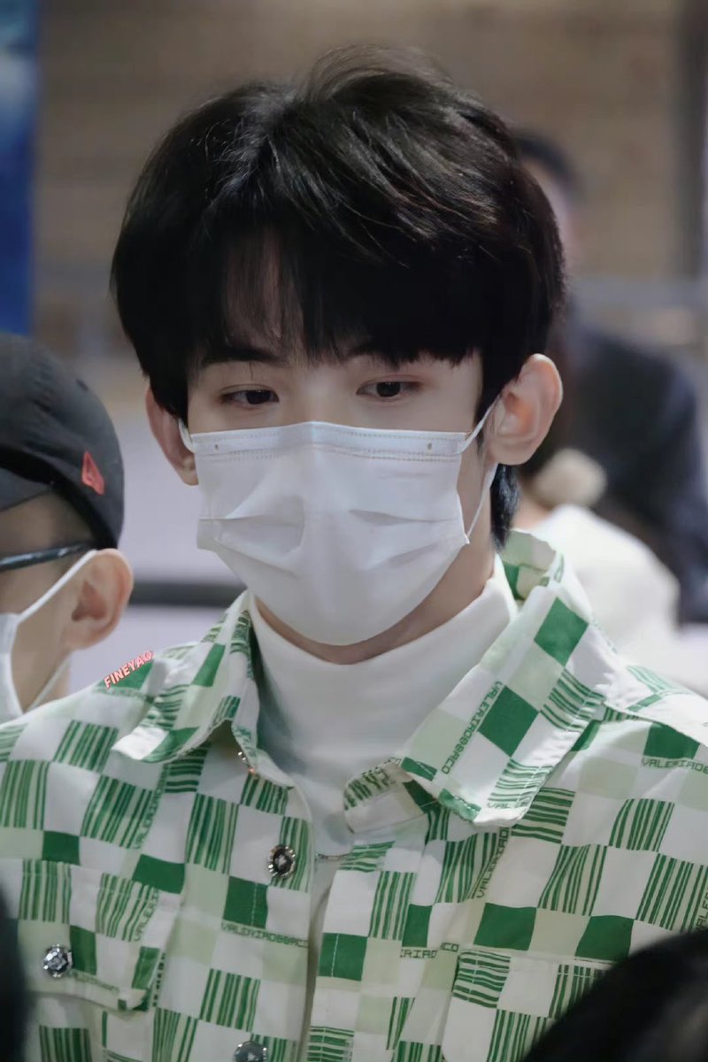 JXGZ0726's tweet photo. Why he look so young and cute 😭💚 https://t.co/DkhqJ2TNnR