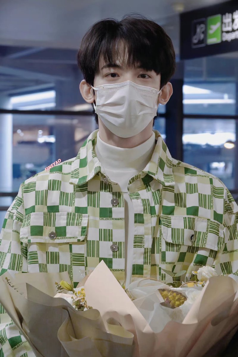 JXGZ0726's tweet photo. Why he look so young and cute 😭💚 https://t.co/DkhqJ2TNnR