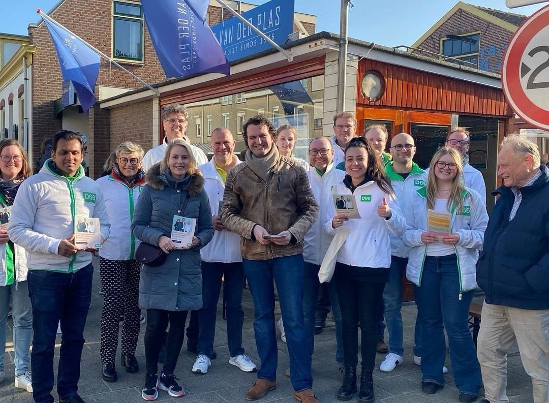 Fantastische en positieve campagnedag in de Duin- en Bollenstreek gisteren. Vijf dorpen, samen met o.a. ons regionale Kamerlid <a href="/Jeanetvdlaan/">Jeanet van der Laan</a>, bezocht. Opvallend veel werden de situatie in Oekraïne, het belang van democratie en stemmen en de stijgende prijzen genoemd. #GR2022 <a href="/D66/">D66</a>