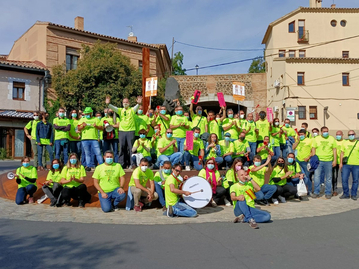 SoliObSescam's tweet photo. Hoy se cumplen 6 meses del inicio de la huelga indefinida de los y las informáticas del Sescam. Años llevamos ya de lucha organizada tanto dentro de @SoliObrera   como en @APRISCAM. 
Pase lo que pase, ya hemos ganado en DIGNIDAD. https://t.co/i9bAWWUqoF