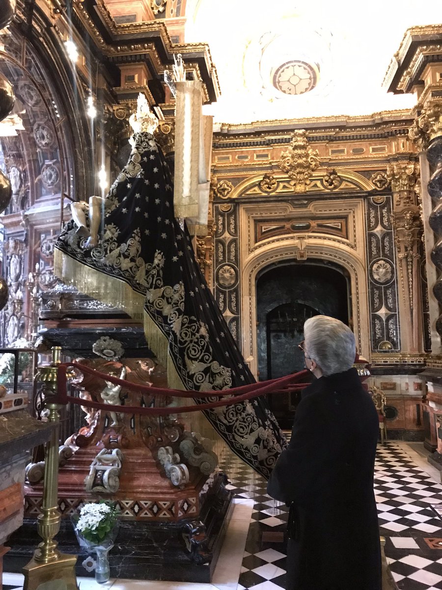 Bajo Tu amparo y Tu manto, comienzo el día. Ven conmigo❤️