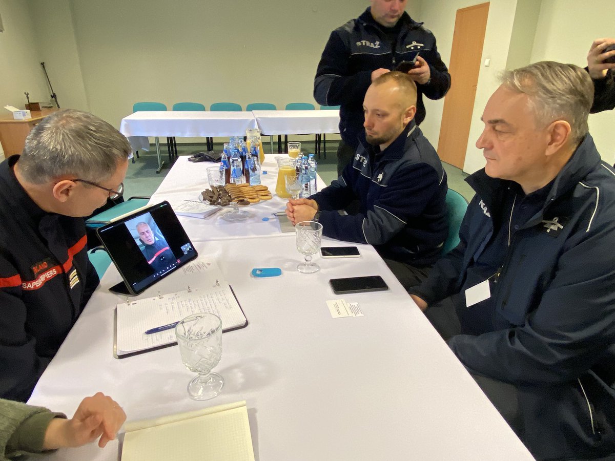 Je viens de m’entretenir avec le président des #pompiers volontaires polonais &amp; ancien 1er ministre <a href="/pawlakwaldemar/">Waldemar Pawlak</a> pour lui apporter tout le soutien des <a href="/PompiersFR/">Pompiers de France</a> &amp; des ONG reconnues par la #FNSPF. Avec eux, nous allons construire une aide sans précédent pour l’#Ukraine.