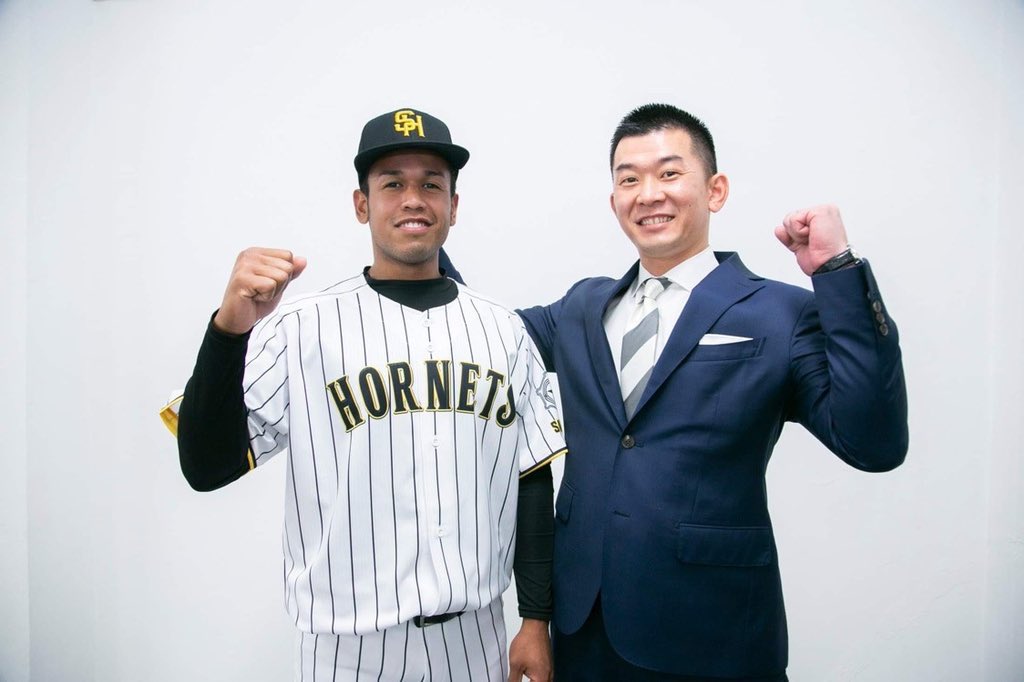 sapporo_hornets's tweet photo. 🐝選手紹介🐝
—————————————————-

⚾︎氏名：ラミレス・レンソ(移籍)
⚾︎背番号：4
⚾︎ポジション：内野手
⚾︎年齢：24歳
⚾︎出身校：文星芸術大学付属高ー白鴎大学ーエイジェック

⚾︎今シーズンの目標：都市対抗大会出場 https://t.co/8BeoMLhP9Q