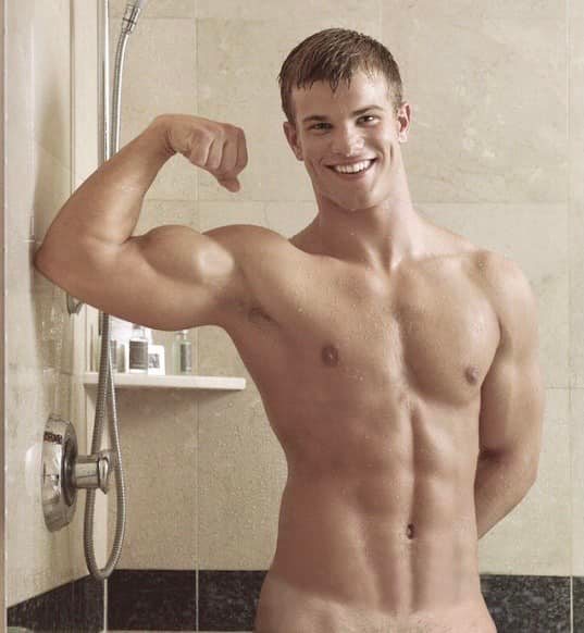 Мужчины качки в душе. Мускулистые парни в душе. Голые Белорусские мужчины. Спортивные парни в душе