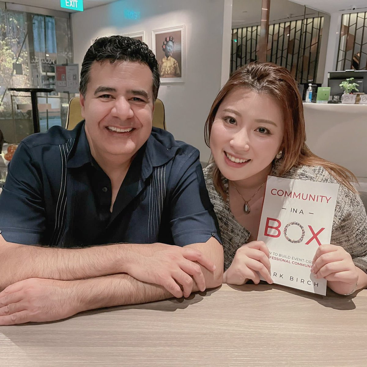 marksbirch's tweet photo. So I went on a mini book tour in #Singapore 😂 Got talking about all things #community and #startups. 

Really appreciate all the positive reception for the book. I ran out of copies though, so I'll be taking a suitcase of books for my next trip 😁 https://t.co/Ap5EnW9NyA