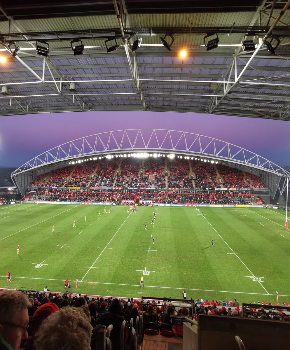 DHaych80's tweet photo. Some great attacking rugby from Munster last night #SUAF #munsterrugby #offloadcity https://t.co/RVidleMFcq