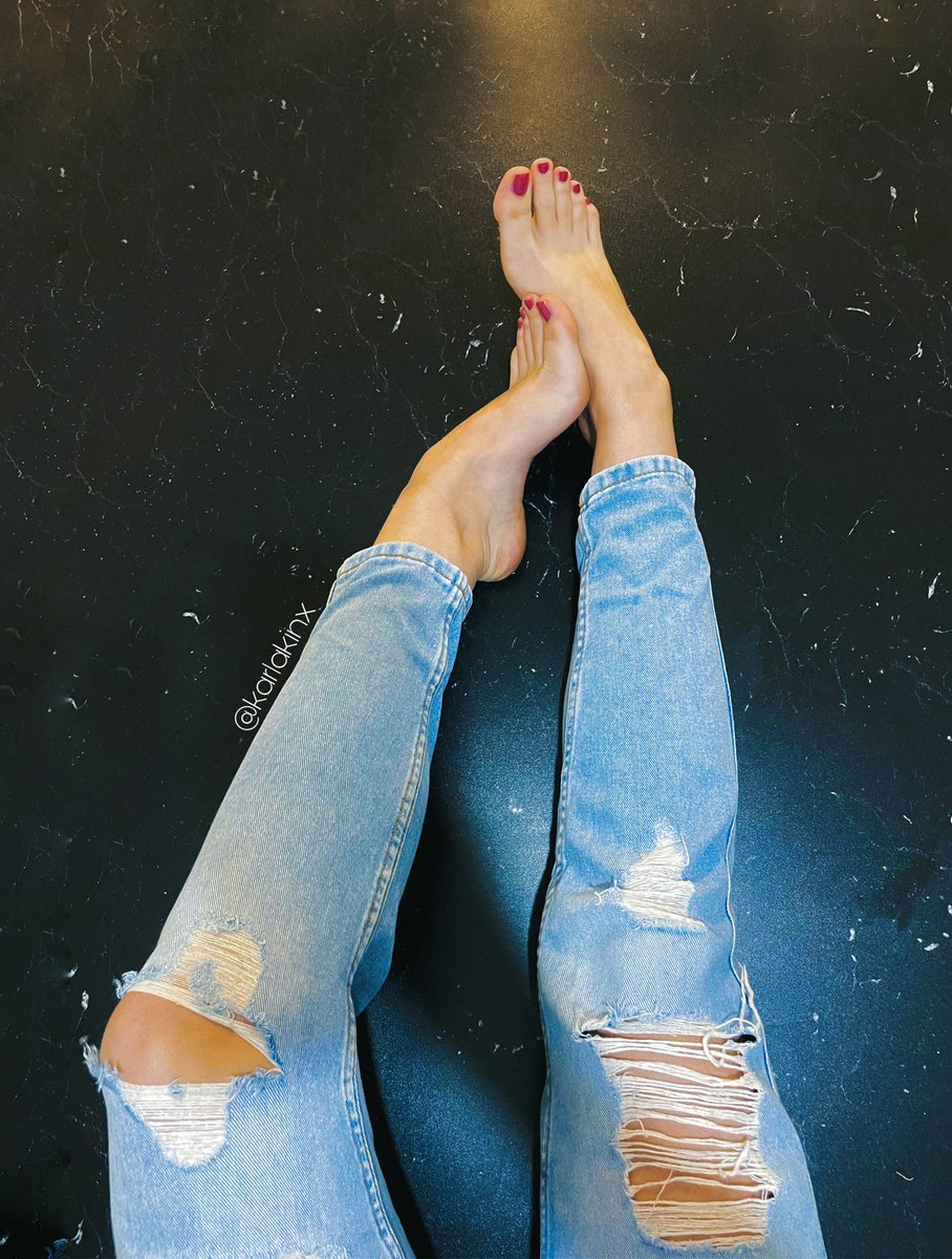 KinxKarla's tweet photo. Missed me?

#feetseller #feetinjeans #redtoes #redtoenails #cutefeet #prettyfeet #feetworship #pantiesseller #socksforsale #feetmodel #feetoftwitter #feetart #wornpanty #wornitemsforsale #ISellcontent #sexyfeet #longtoes #legsinjeans https://t.co/1TVMw5j44F
