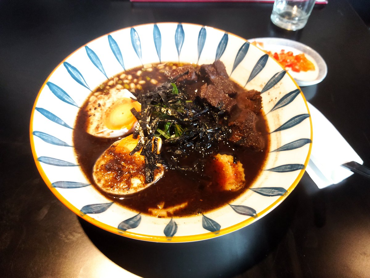 catsandkatzen's tweet photo. 1. Ramen Rawon: perdebatan soal kompromi tentang broth yang harus tonkotsu atau tetep halalan thoyyiban, menemukan jawabannya yang menarik justru dari cita rasa lokal Jawa Timur. Ramen yang blasteran, medok jowo tapi aksen Kanto. Alternatif fusion food yang menarik. #ToriBro https://t.co/Ti8mLaTEB6