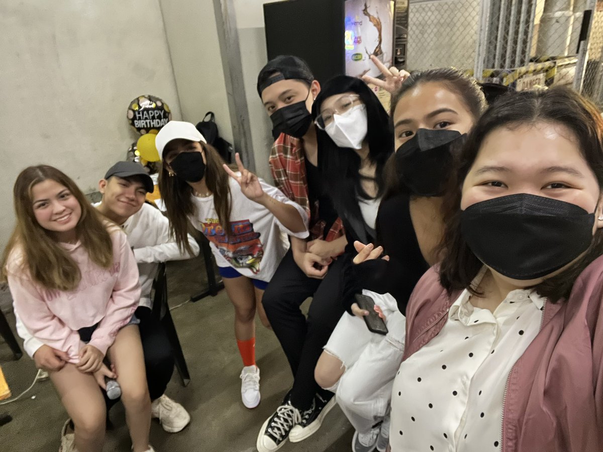 irenebartssss's tweet photo. my only picture from today 😅 ty for watching #ASAPgenerations 

hello early birds!! @alexailacad @Espanto2001 @iamandrea_b @imjeremyg @BonifacioAc @MissMarisRacal https://t.co/zwpgm0uL1f
