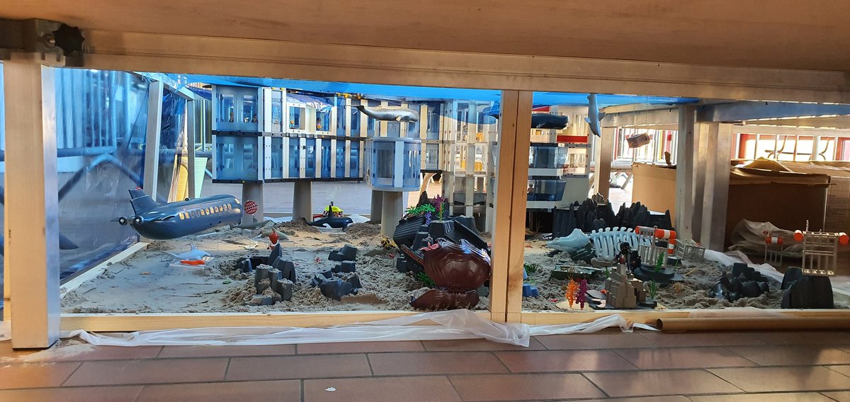 PlayMoto_Gaming's tweet photo. #Subnautica in #Playmobil style 👍👌 Playmobil weekend #Mol #België vandaag nog tot 17u 😉 #diorama #irl #Playmobilmeetsgaming https://t.co/5mATiwcNPJ