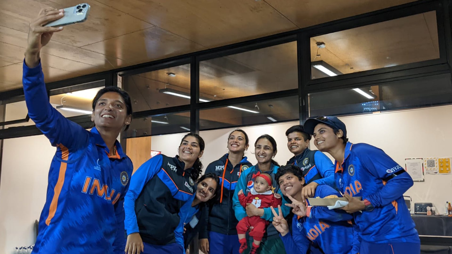 Bismah Maroof's daughter Fatima with Indian cricketers after the ICC Women's World Cup match.