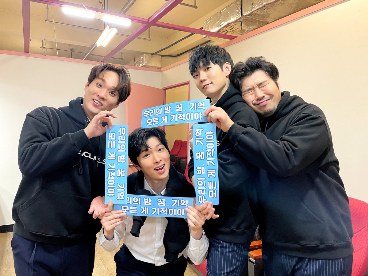 real_miraclass's tweet photo. #미라클라스 #콘서트 [RE:BOOT] 서울 2일차🎙
오늘 눈 앞에 펼쳐진 꿈같은 푸른 기적들을 꼭 기억할게요 💙
오늘 저세상 텐션으로 무대를 찢은 미라클라스와 함께 해주셔서 감사합니다.
투어의 마지막, 부산 콘서트에서 만나요🖐
#MIRACLASS
#김주택 #박강현 #정필립 #한태인
#리부트 #REBOOT #MIRACLE https://t.co/ZUundgMS0i