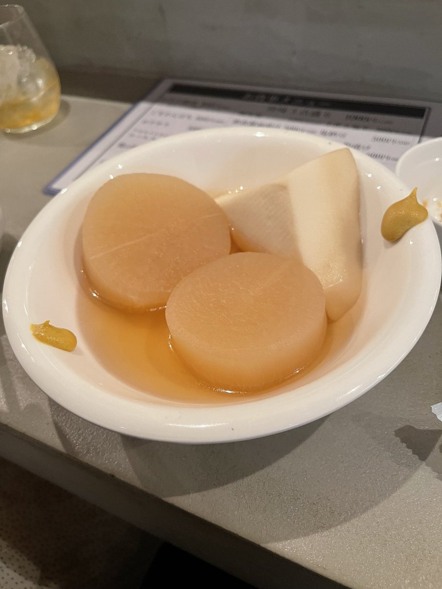 0819Sbgmail's tweet photo. 虎ノ門横丁　酒場器楽亭

個人的評価: 3点(5点満点中)

常連客が優��する店と感じた。先に注文した人よりも早く料理が出るし、もう売り切れと言っていた料理が常連客には出す。
あまり客を大事にしてくれるお店ではないと感じた。おでんの味は薄味。
#虎ノ門横丁 #酒場器楽亭 https://t.co/GjvLuIukbU