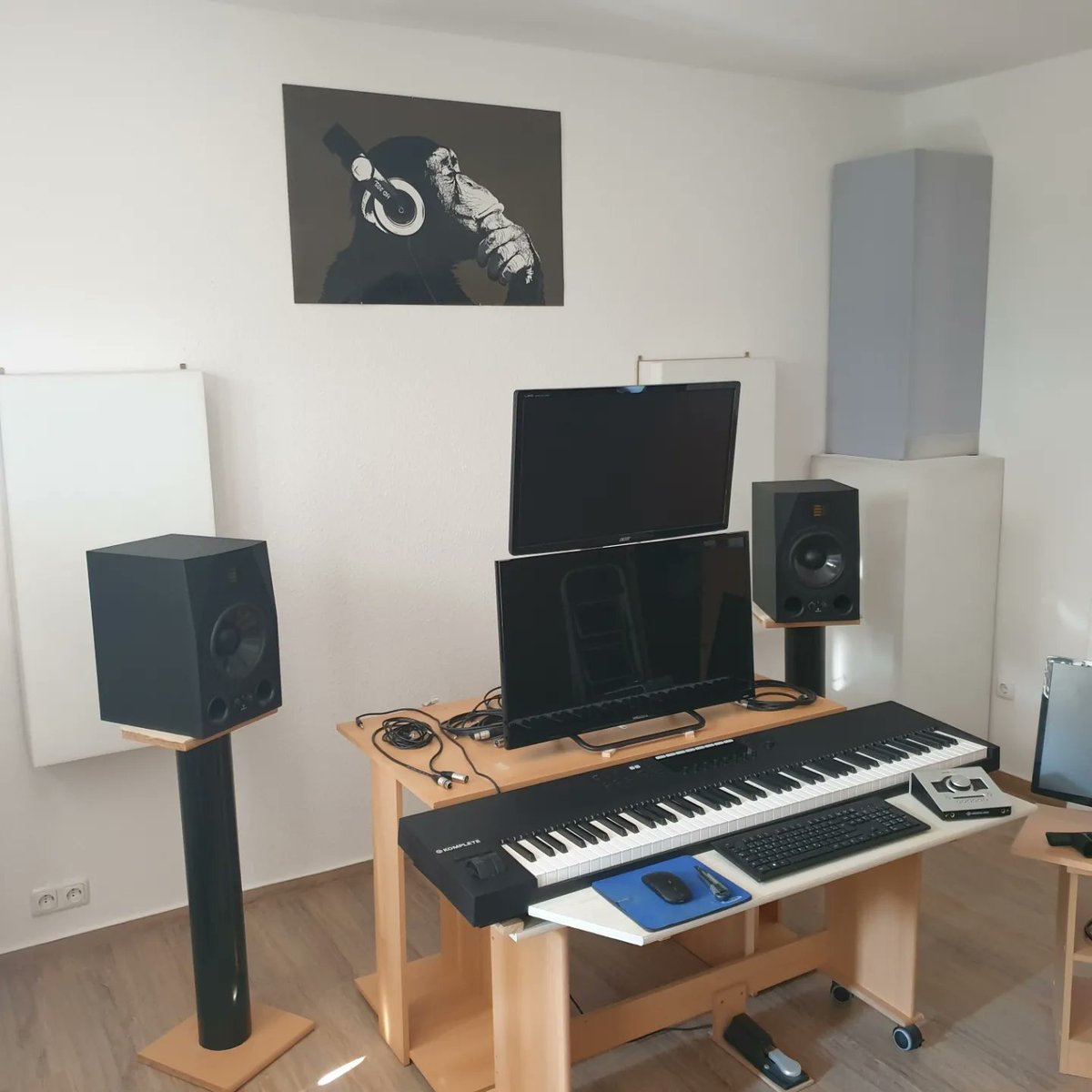 Royce_Music_prd's tweet photo. 👑 My new studio is under construction. Ready soon 🙌🏻🤙🔈 https://t.co/IoDgY5mncZ