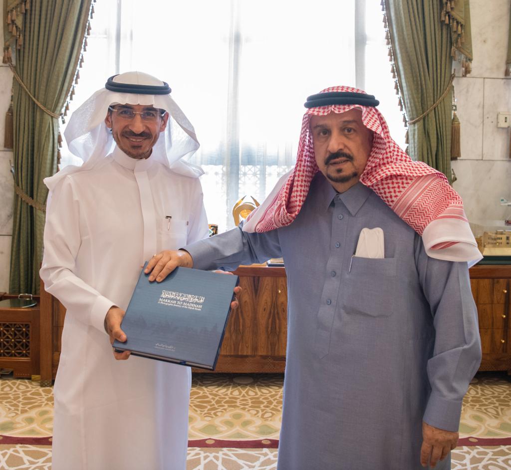 تشرفت اليوم بمقابلة صاحب السمو الملكي #الأمير_فيصل_بن_بندر بن عبدالعزيز آل سعود أمير منطقة #الرياض  
<a href="/emara_riyadh/">.</a>
 خلال اللقاء قمت بإهداء سموه الكريم كتاب #الهجرة_النبوية المصورة وكتاب #الأميال_الحجرية
@alkadiline

#Milestones_of_Arabia