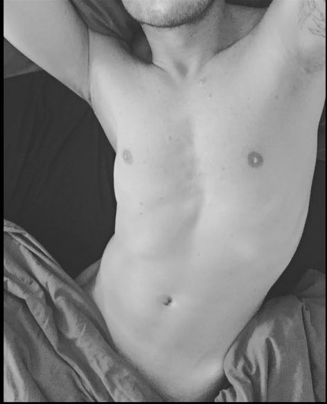 bst_stdlr's tweet photo. Happy Sunday! ✌🏼 #lazysunday #InBed #gay #gayboy #gaynrw #naked https://t.co/PSY28BbcWg
