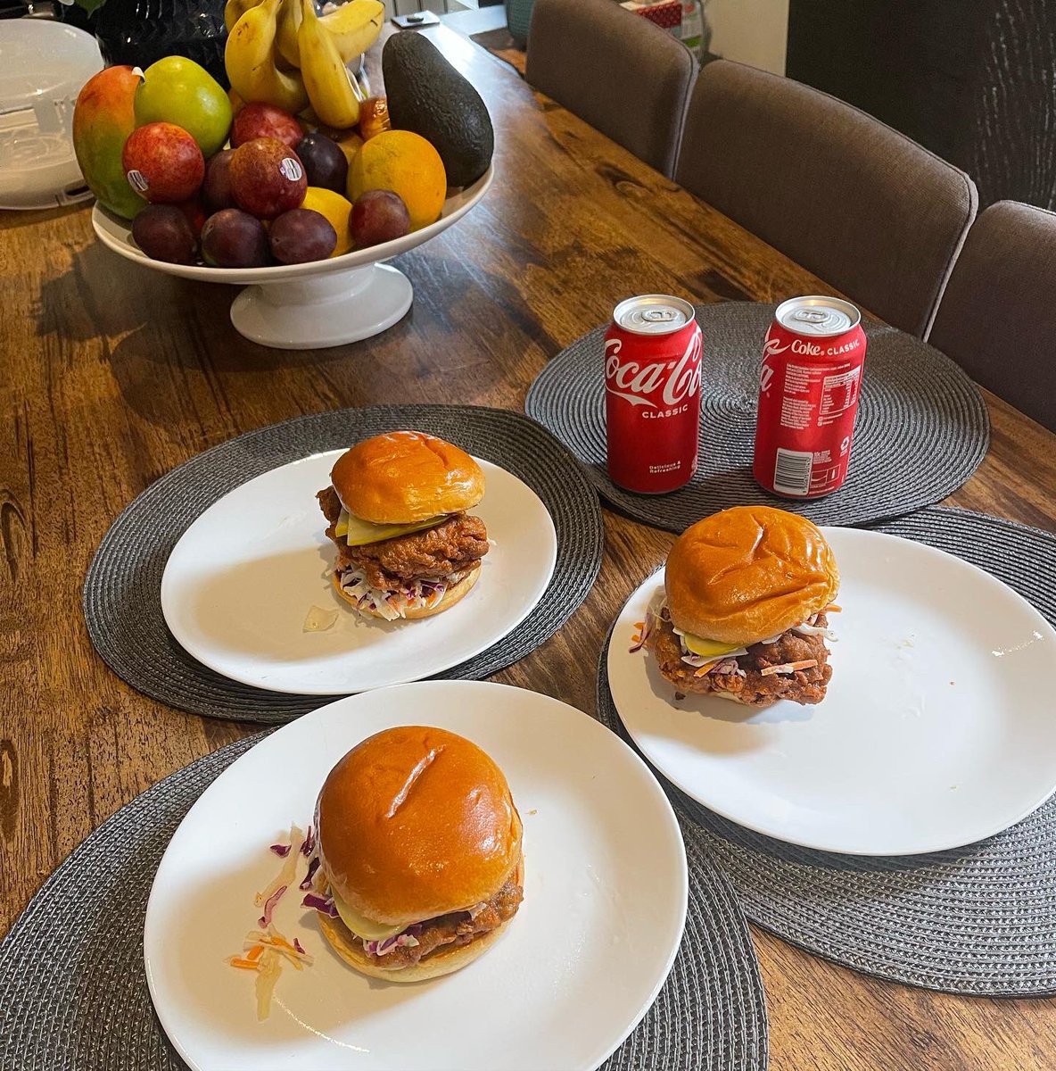 mypartnernicook's tweet photo. still out here cooking 🐓 🍔 https://t.co/nskCD1BVpU