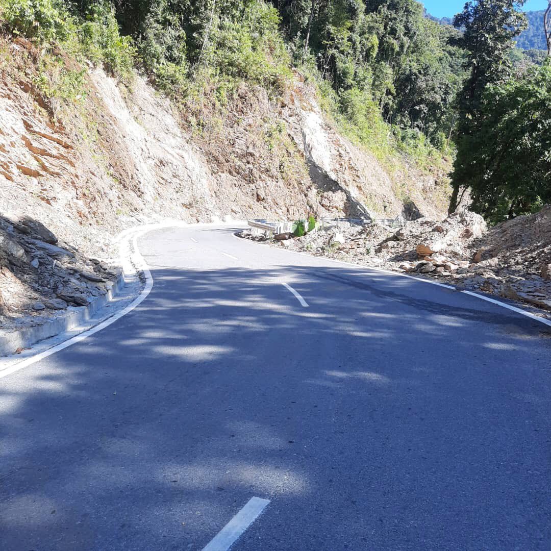 Indiainbhutan's tweet image. དགེ་ལེགས་ཕུ་དང་སྐྲོང་གསར་གྱི་བར་ནའི་འཁོར་ལམ་ ཀི་ལོ་མི་ཀྲར་ ༤.༢༢ འབད་མི་འདི་བཟོ་ཚར་ཡོདཔ།
རྒྱ་གར་གཞུང་གིས་ལས་འགུལ་འདི་ནང་ རྒྱབ་སྐྱོར་འབད་ནི་ཐོབ་མི་ལུ་སེམས་དགའ་ཡི།

#DevelopmentPartners 

@PMBhutan @FMBhutan @BhutanMoea @NamgayTsering