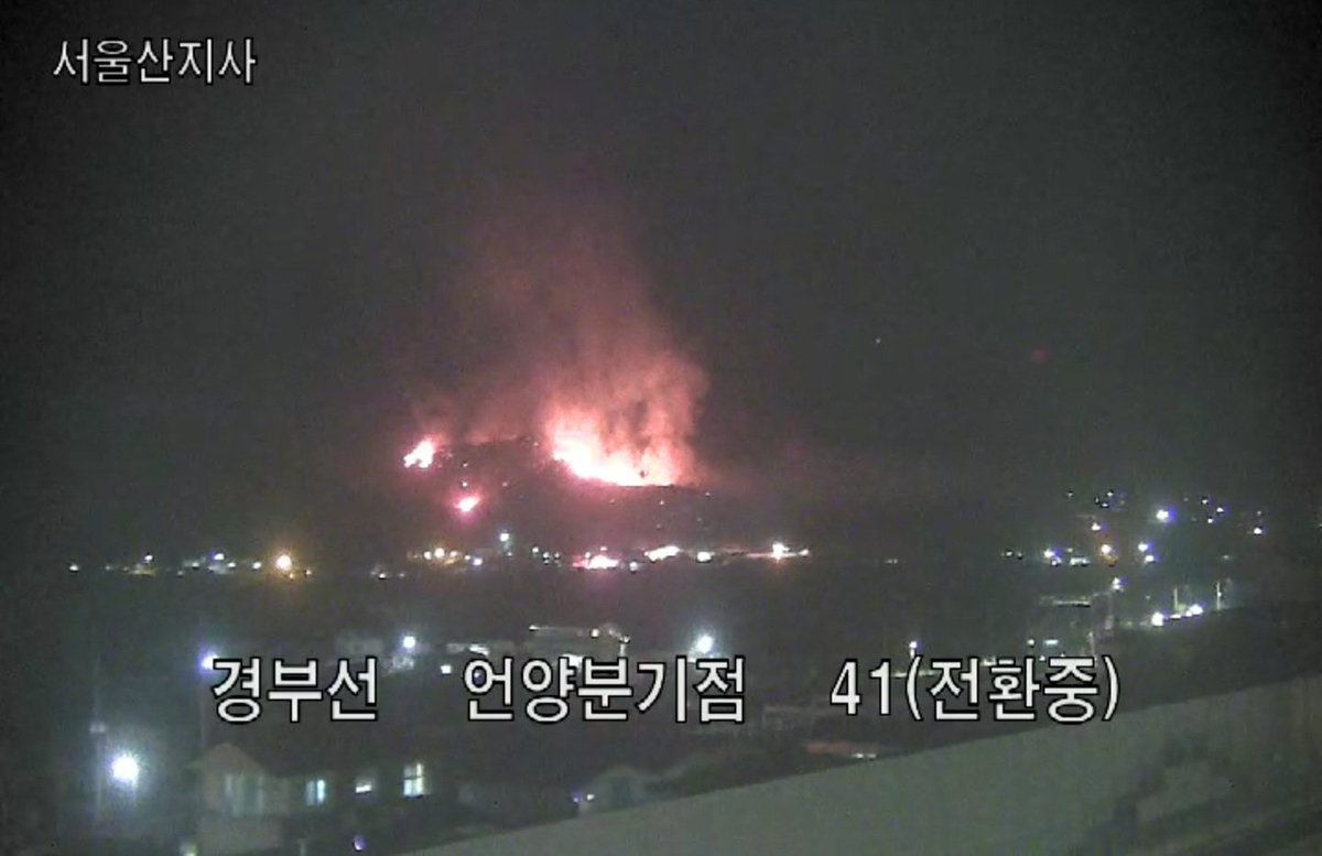 SmartTrafficIts's tweet photo. [경상권 20:00분 현재] 화재: 오늘 15:45경 울주군 언양읍 직동리 산17-2 산불 확산 중. 인근 주민과 등산객은 산에서 멀리 떨어진 안전한 곳으로 즉시 대피하시기 바랍니다. https://t.co/ni6sXSLs1s