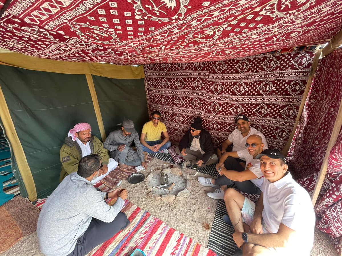 akuwaiz's tweet photo. اثناء تجوالنا في براري سيناء دعانا احد ساكني خيام البادية و اسمه ابراهيم لتناول الشاي في خيمته-شاي على الحطب- ذكر لنا ابراهيم انه ينتمي لقبيلة مزينة التي نزحت من السعودية و ان معظم قاطني تلك المنطقة هم من مزينة و من قبيلة حرب وان لديه خمس من الماعز و جاره لديه ثلاث من الابل https://t.co/BB30mDamTY