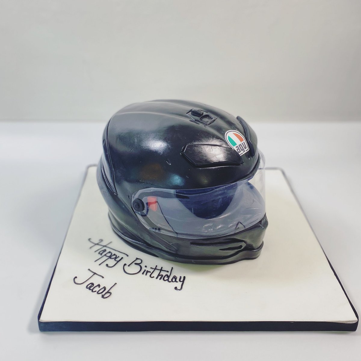 DaisyBCreations's tweet photo. I miss my bike! 
Next I need to make a bike out of cake!

#motorbike #helmet #helmetcake #Ducati #ducatihelmet #ducatilid @DucatiMotor https://t.co/YnKf9bKR48