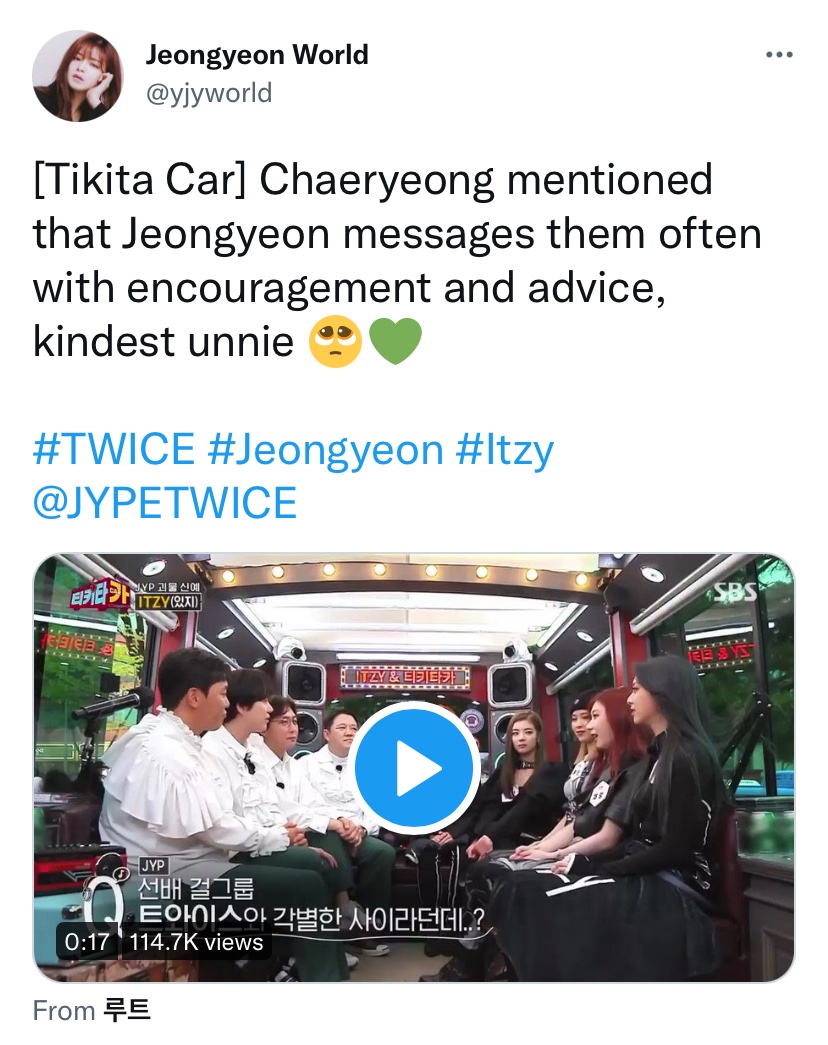 yjyworld's tweet photo. Can definitely count on Jeongyeon to be the the supportive and kind sunbae to all her JYPE juniors 🥺💕 https://t.co/6gLx4U8As8