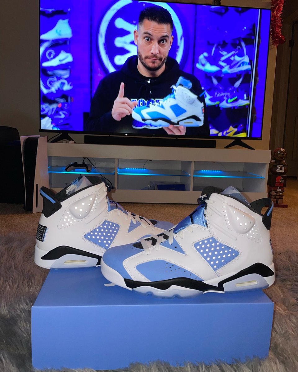 BiggChris216's tweet photo. Waited almost a year for these hoes. I wasn’t gonna let them slide past me. #UNC6 #Unc6s https://t.co/qPSNrL7tzf