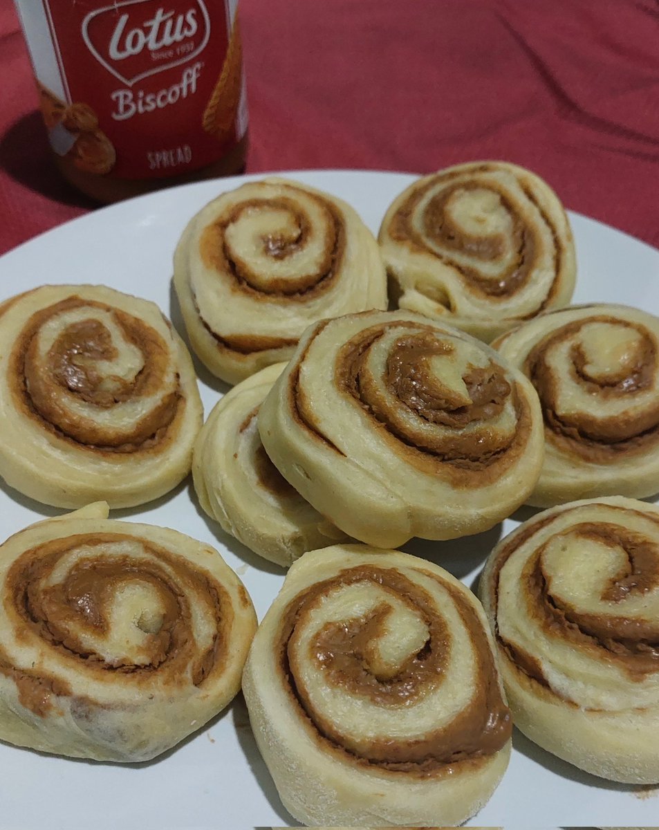 MayNara_W's tweet image. homade Biscoff Roll 🥰

#baking #biscoff #rollbread #foodie  #Cooking