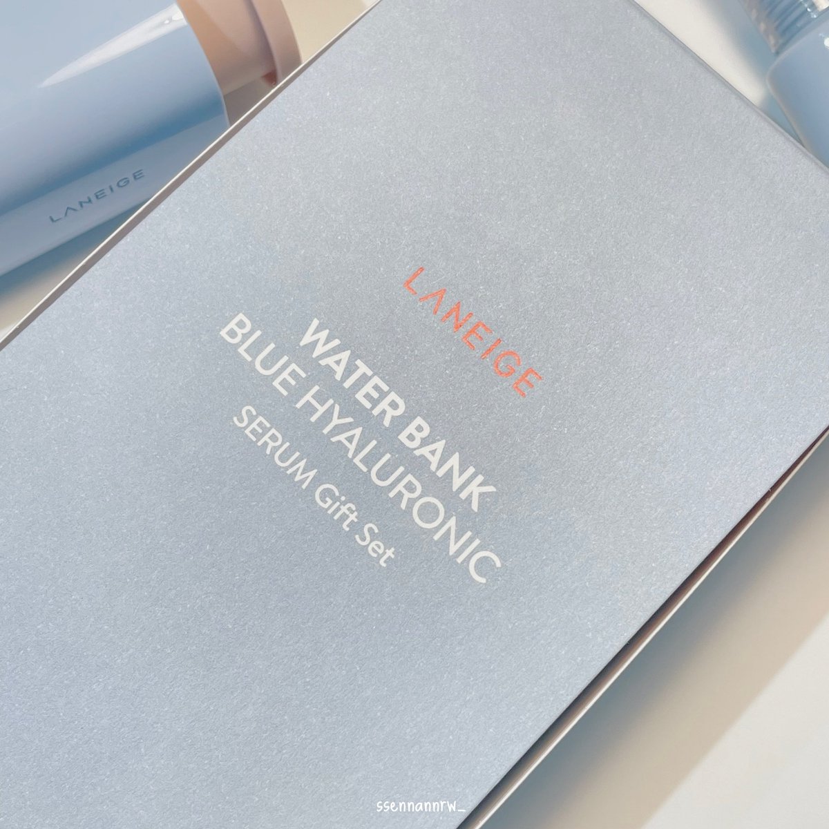 ssennannrw_'s tweet photo. โดนตกเพราะแพคเกจล้วนๆ Laneige water bank ปรับใหม่ล่าสุดสีฟ้าพาสเทลน่ารักสุดเค้าจัดเป็นเซ็ตเซรั่มกับครีม แค่เปิดกล่องมาก็ใจบางแล้ว ยังใช้ดีเหมือนเดิมด้วยเน้นเติมความชุ่มชื้นให้กับผิวใช้ได้ทั้งเช้าเย็น เซรั่มใช้ได้ทุกสภาพผิว ครีมโบกก่อนนอนตื่นมาผิวฟูมั่ก เต็มสิบ! #ใช้ดีบอกต่อ https://t.co/XeFe0AialD