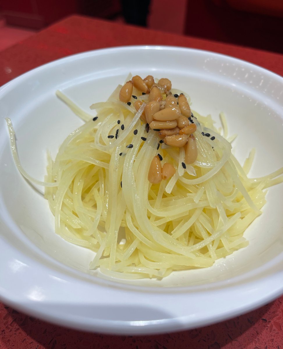 gianlucaluisi88's tweet photo. A fancy version of Chinese shredded potatoes, with pine nuts on top. Sour yet refreshing notes to start your meal with #chinesecuisine #chineat #chinesecooking https://t.co/YcXPiNSQJE