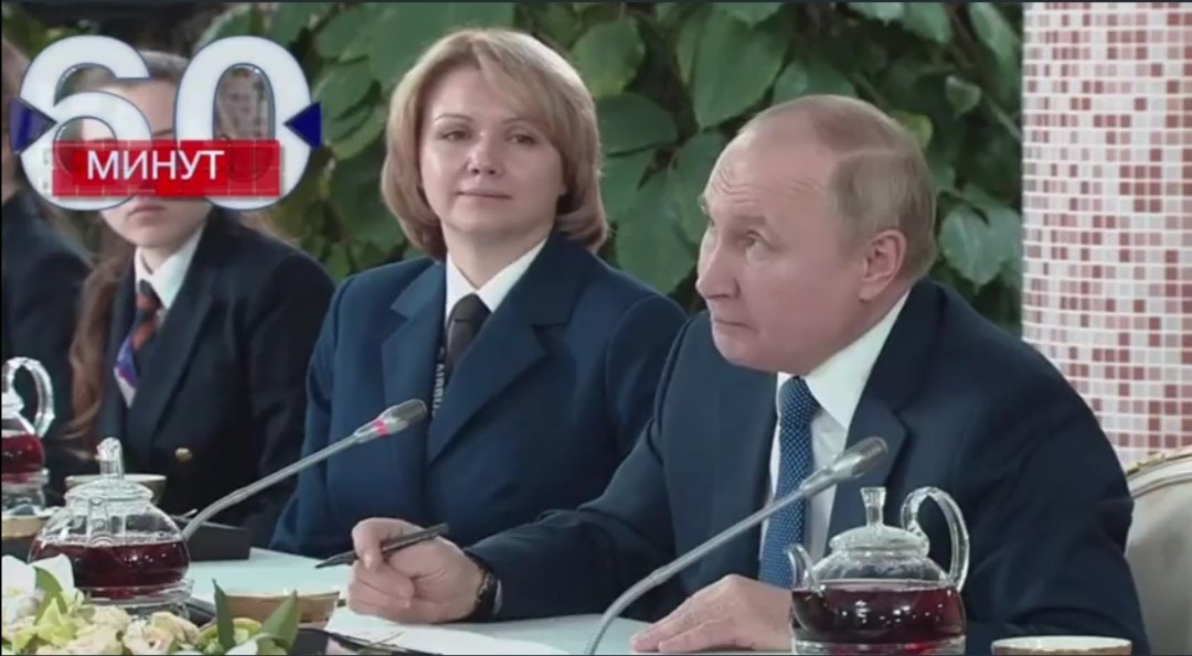 TuiteroMartin's tweet image. Polonia y Lituania entrando en Kaliningrado mientras el Canciller alemán explica a unas mujeres en Euronews que Konigsberg fué fundada por caballeros teutones. Solo pido eso.